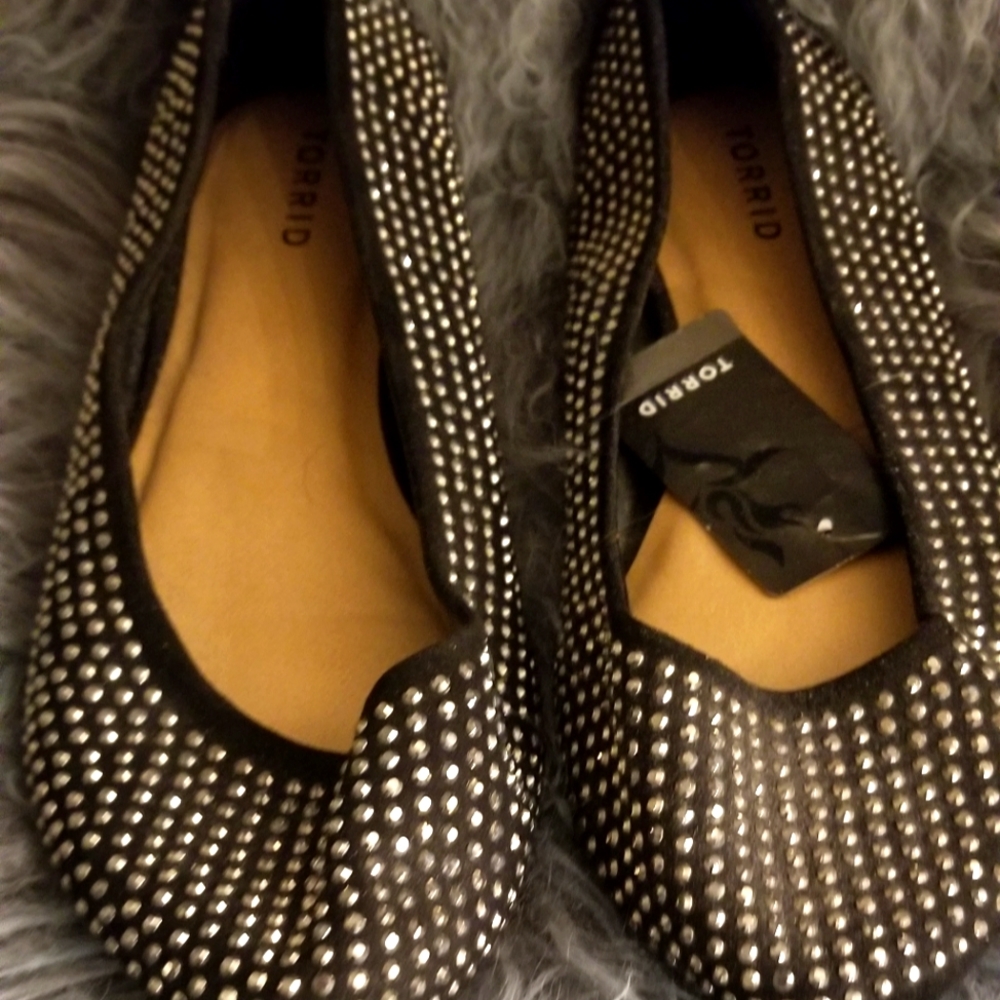 NWT Torrid Studded Flats